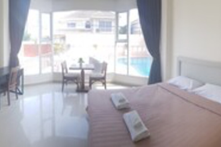 Room 13 of 27