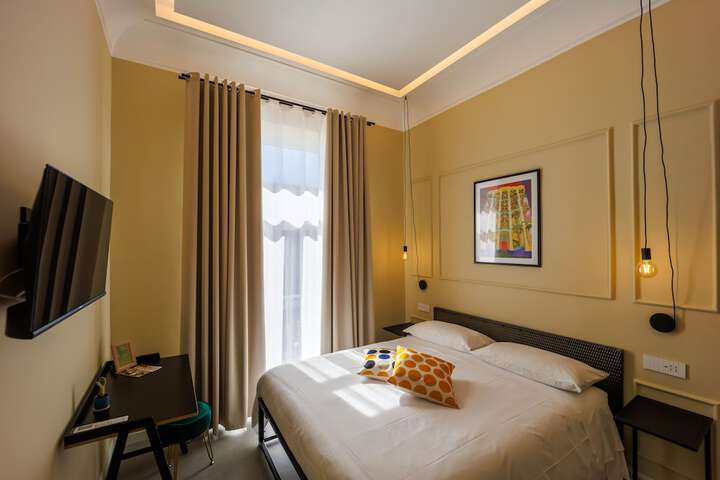 Room 10 of 22