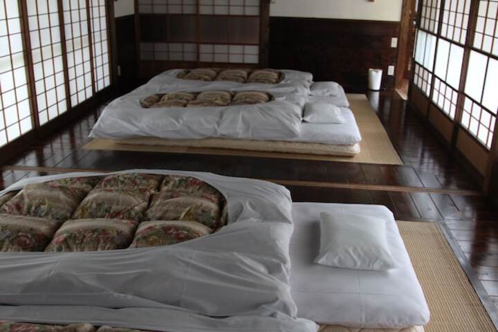 Room 5 of 32