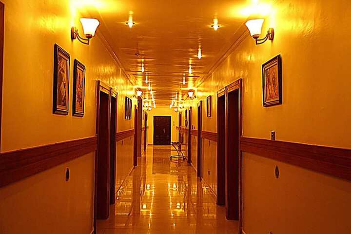 Ballroom/Hall 15 of 16