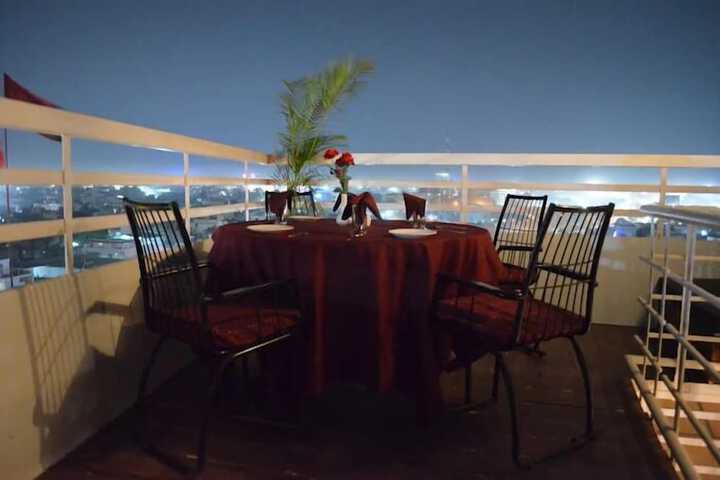 Dining 5 of 6