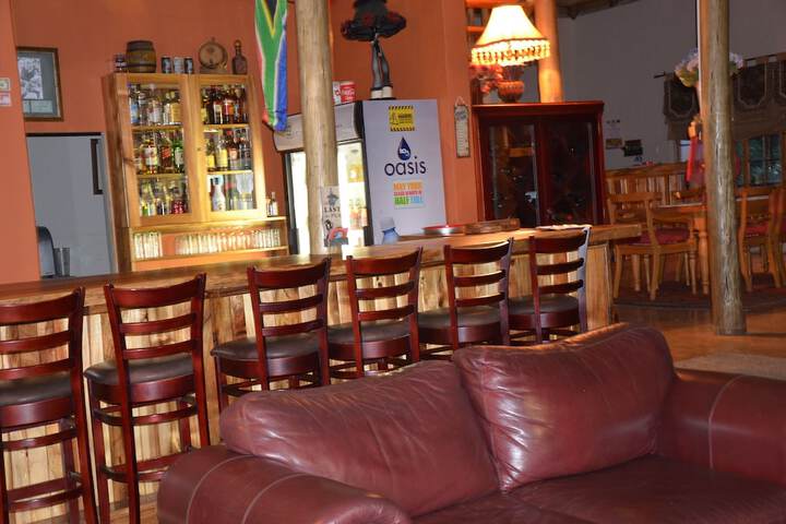 Lounge 21 of 25
