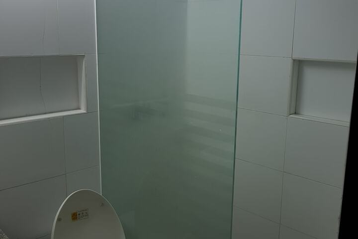 Room 4 of 25
