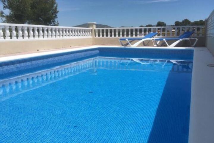 CASA DEL BOSQUE CON PISCINA EN SITGES