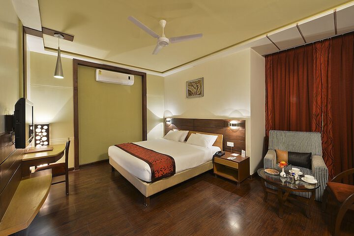 Room 4 of 24
