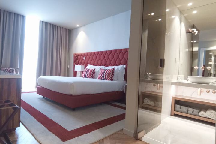 Room 33 of 152