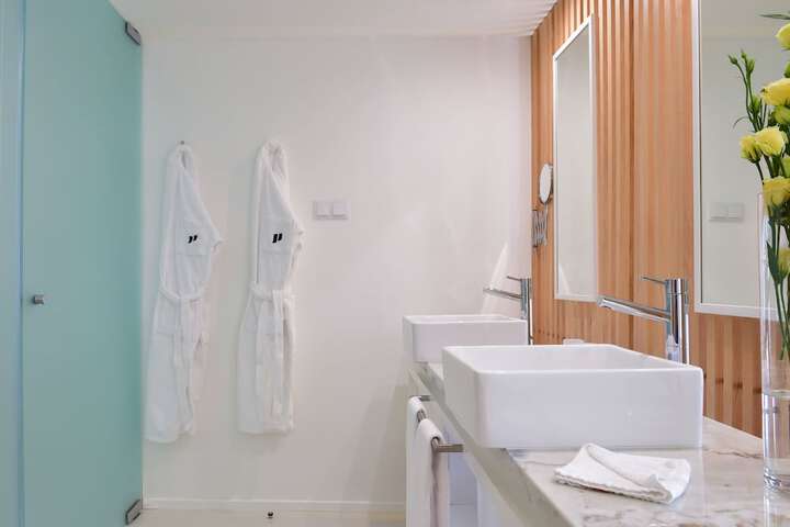 Room 4 of 44
