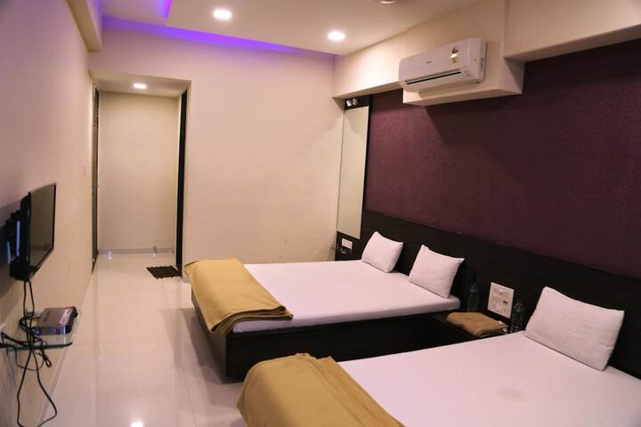 Room 11 of 33