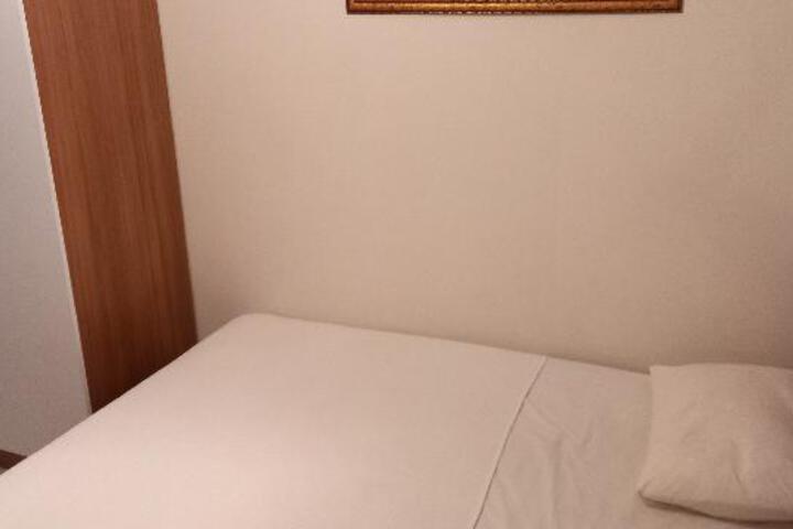 Room 127 of 190