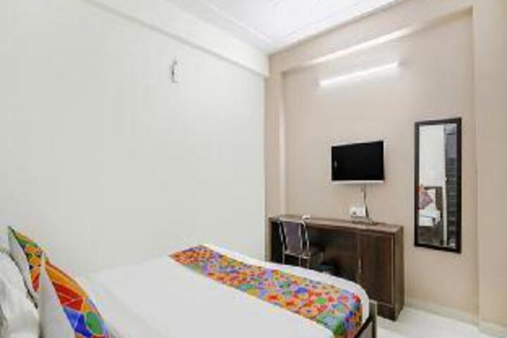 Room 12 of 24