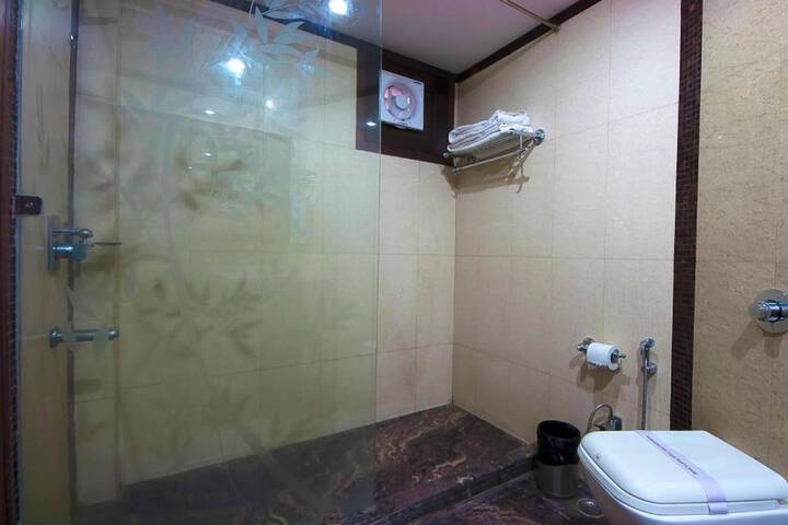 Room 18 of 28