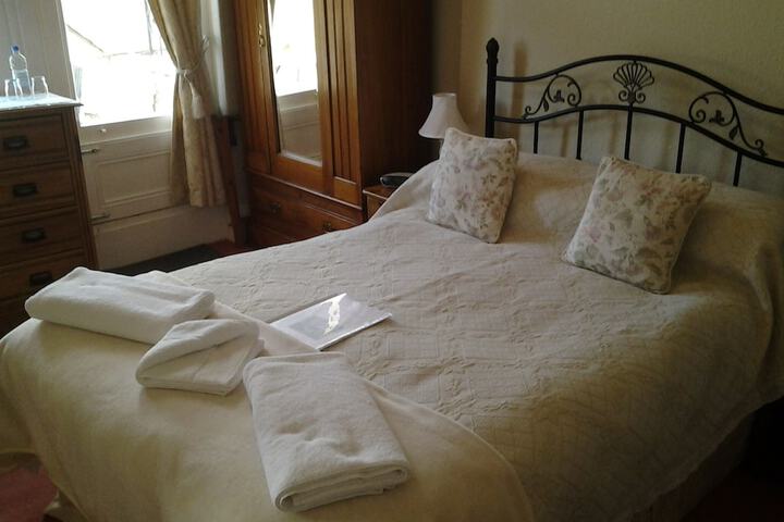 Room 12 of 37