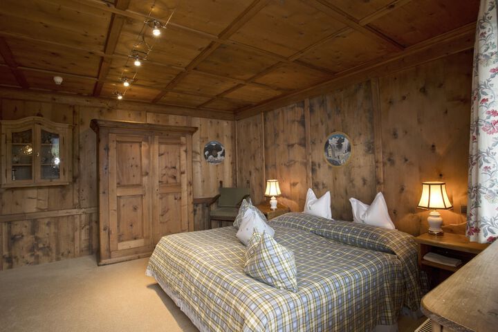 Room 10 of 72