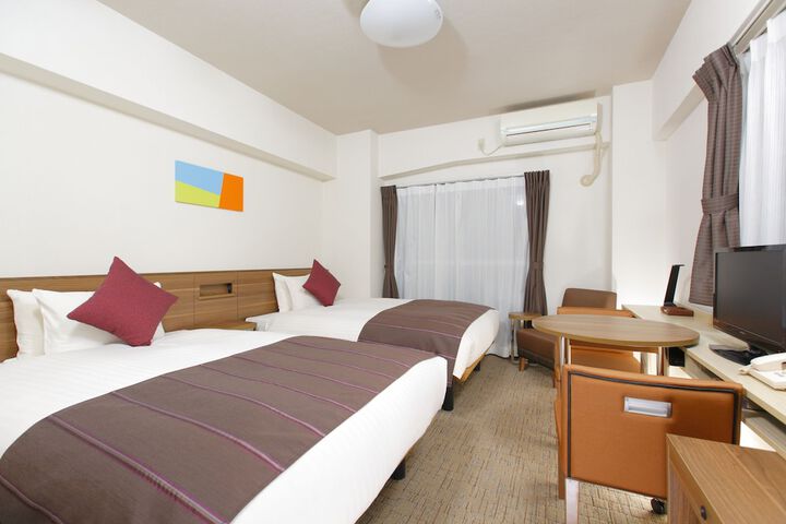 Room 5 of 34