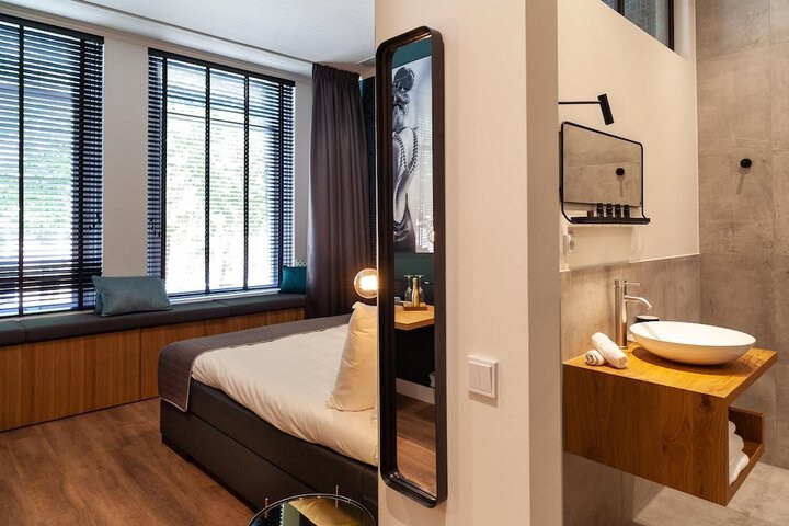 Room 18 of 40