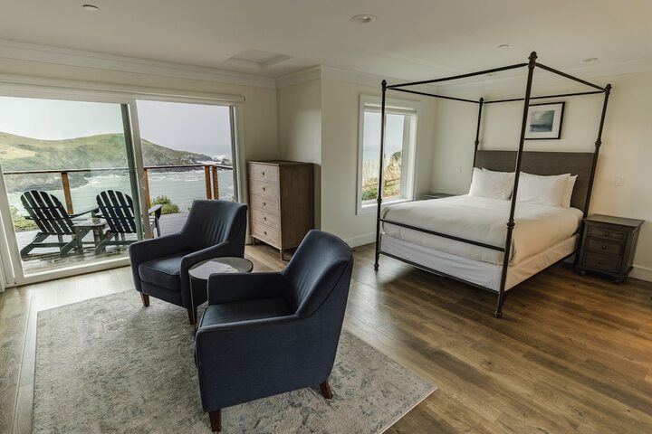 1 Queen Bed (5 of 14)