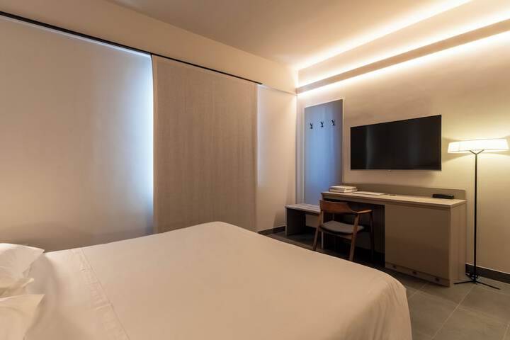 Room 9 of 33