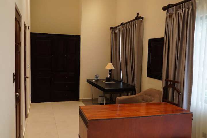 Room 6 of 38