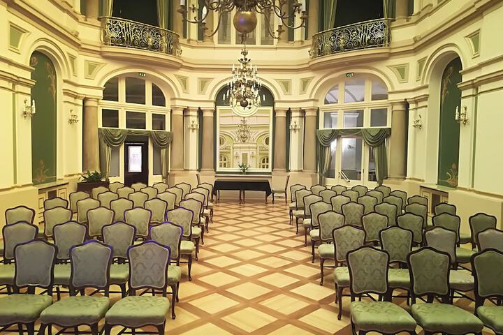 Ballroom/Hall 72 of 80