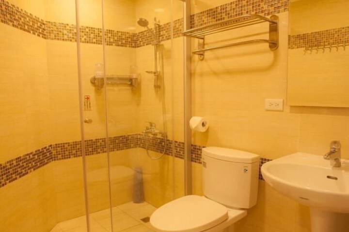 Room 12 of 18