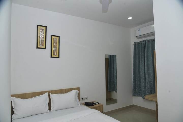Room 3 of 16