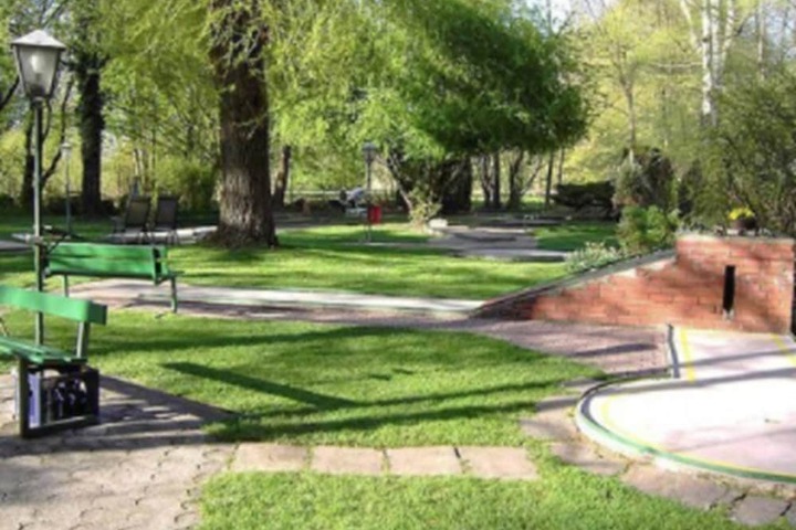 Mini-golf