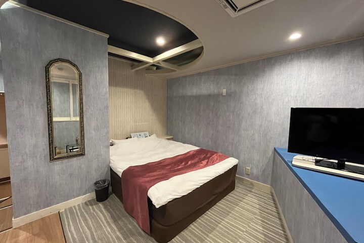 Room 2 of 11