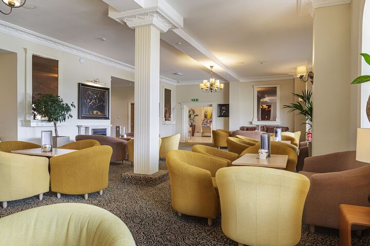Lounge 49 of 62
