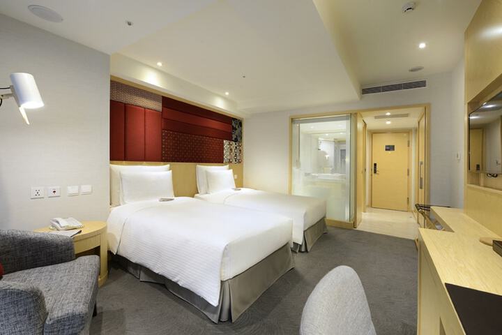 Room 16 of 44