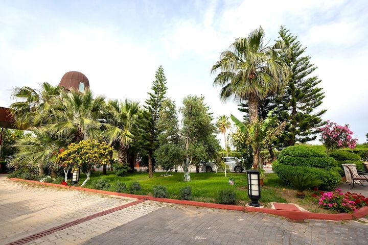 Hotel Exterior 137 of 172