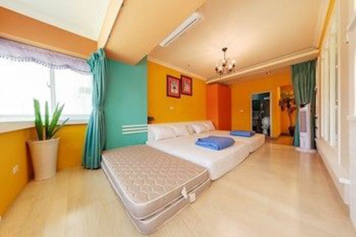 Room 8 of 15