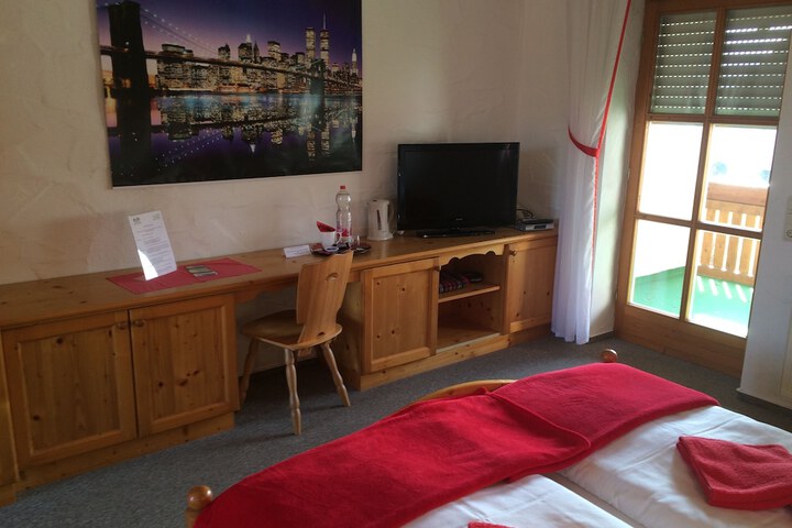 Room 4 of 72
