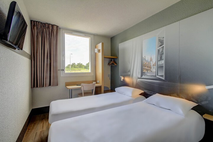 Room 4 of 36
