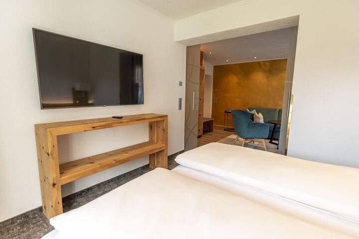 Room 6 of 63