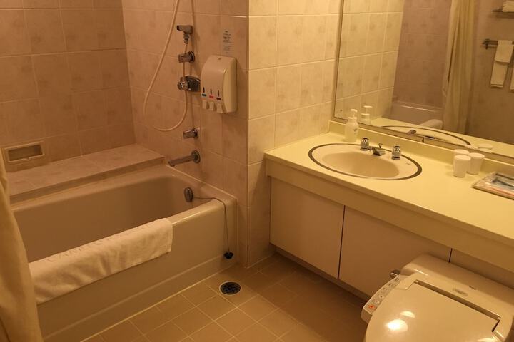 Room 21 of 32