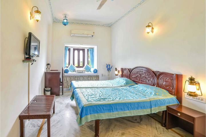 Room 3 of 39