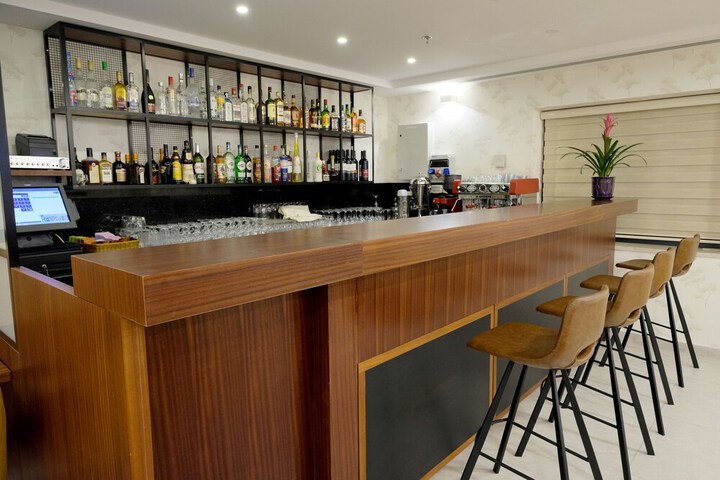 Lounge 79 of 106