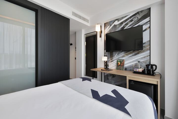 Room 14 of 106