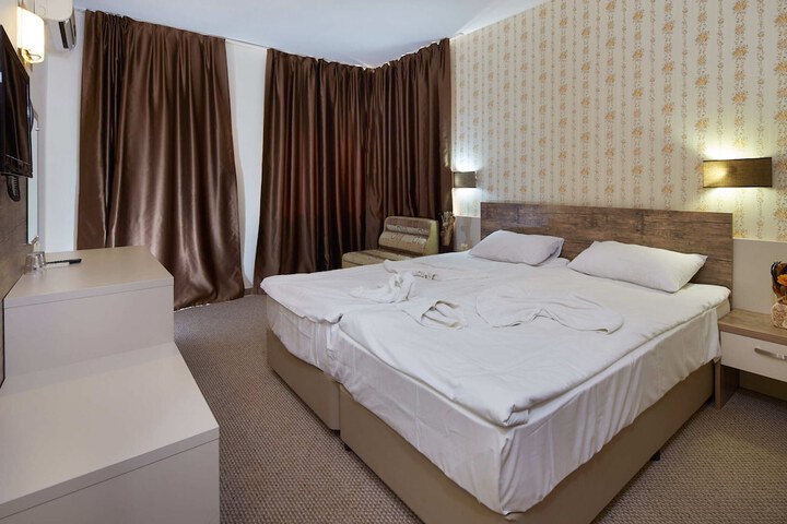 Room 13 of 23