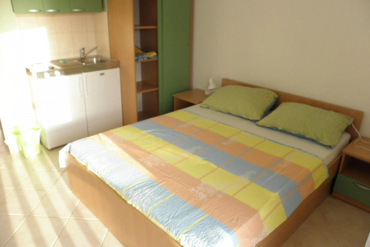 Room 2 of 2