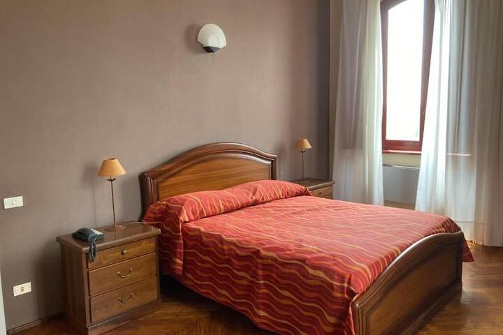 Room 16 of 38
