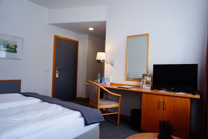 Room 10 of 29