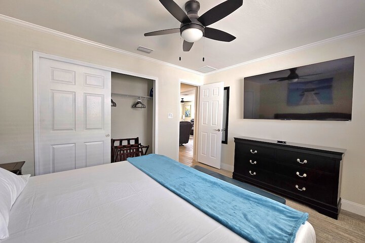 Room 6 of 33