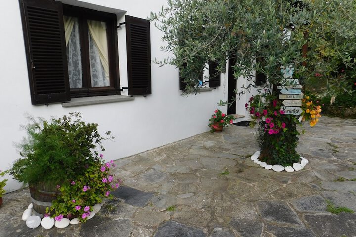 Hotel Exterior 4 of 93