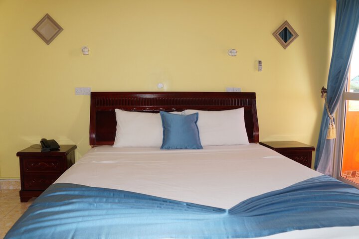 Room 7 of 28