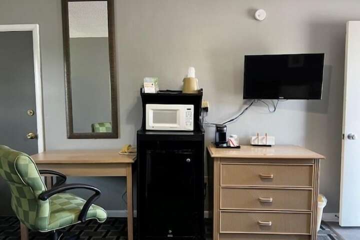 Room 15 of 33