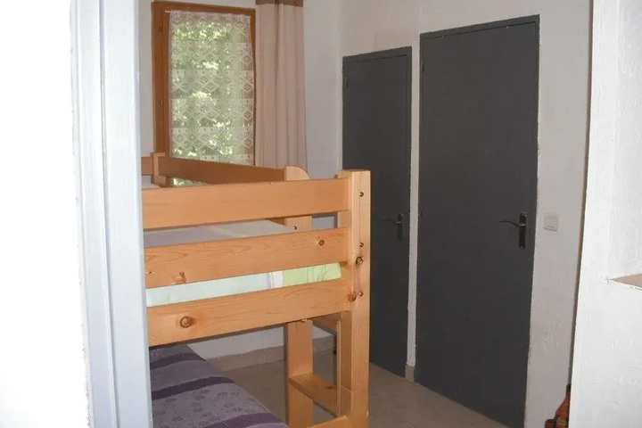 Room 4 of 10