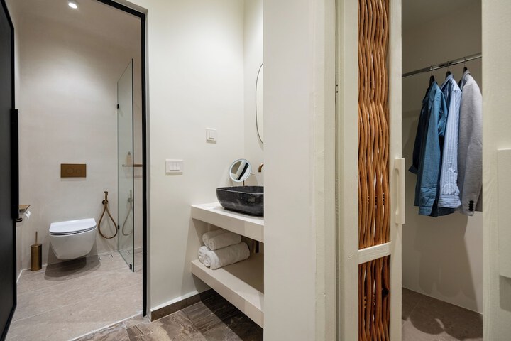 Room 49 of 67