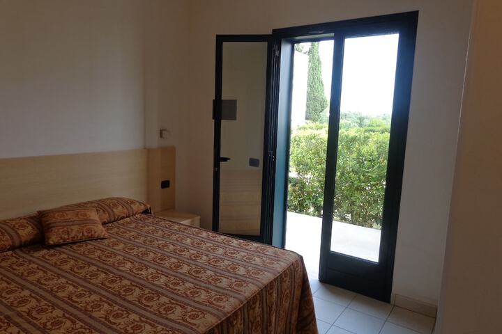 Room 6 of 84