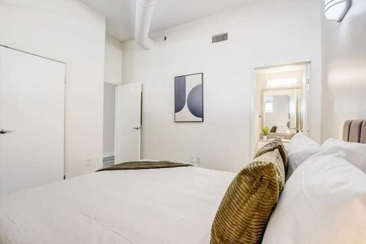 Room 32 of 194